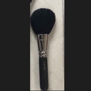 MAC COSMETICS Short Handle Brush